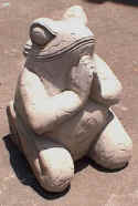 stone_frog_pray_6.jpg (20555 bytes)